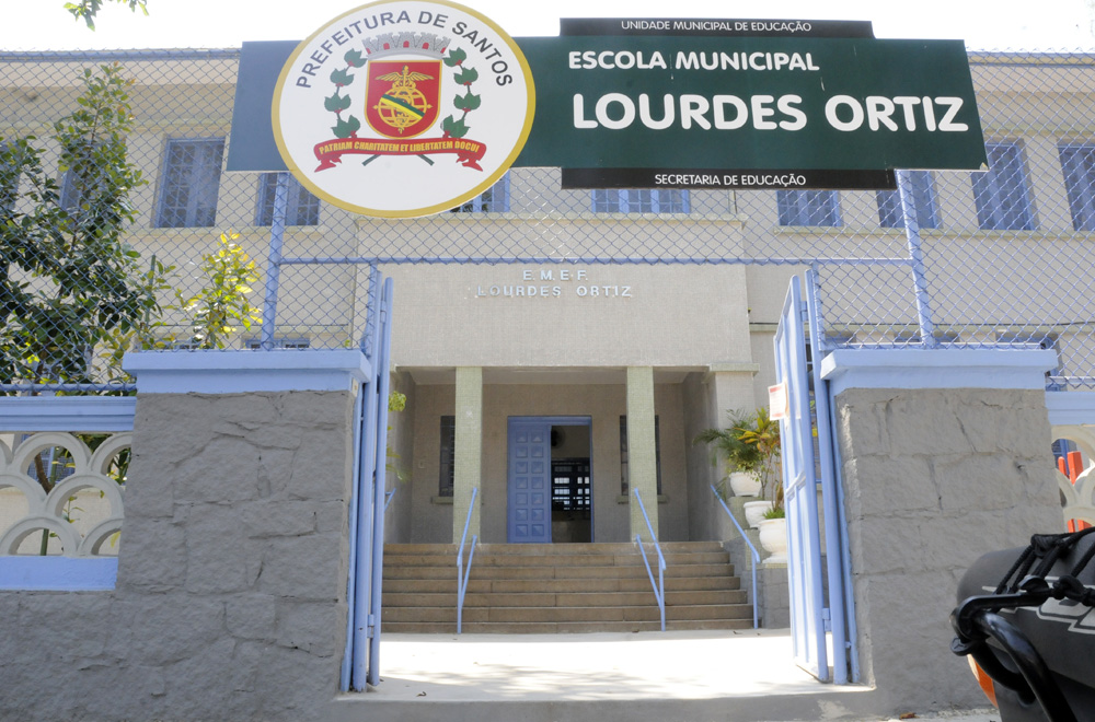 Pais de alunos da UME Lourdes Ortiz fazem várias denúncias