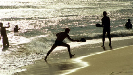 Horários para a prática desportiva na praia não são respeitados